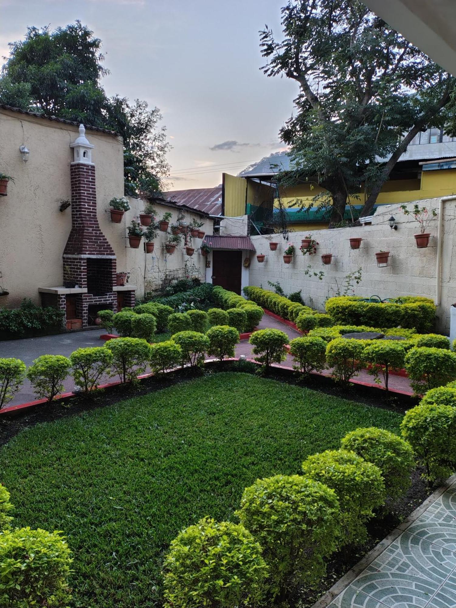 Casa Elefante Dormido Hotel Panajachel Exterior photo